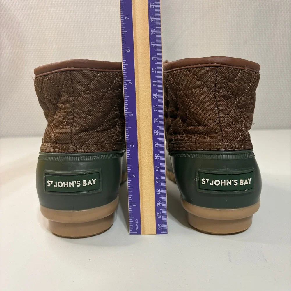 St Johns Bay Denton Duck Boots Size 8 Green Brown Quilted Ankle Waterproof Shoes